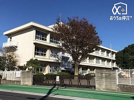三芳町立藤久保小学校 徒歩6分。 430m