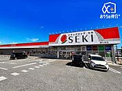 ドラッグストアセキ 藤久保店 徒歩10分。 740m