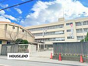 茨木市立西陵中学校1980年開校の中学校です。部活動は、合唱部・囲碁将棋部・ソフトテニス部・剣道部・水泳部などが設置されています。 1480m