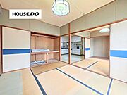 二間続きの和室は襖を開放することで開放感あふれる大空間に。大容量の押入収納付きでお布団や季節用品もすっきり収納可能。家族団らんや来客時にも便利な使い勝手の良い住空間です♪