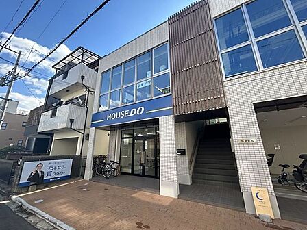 JR茨木駅から徒歩3分の立地にございます◎駐車スペースございますのでお車でお越し頂いても大丈夫です♪
