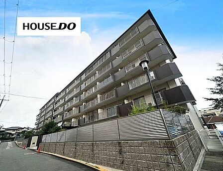前道広々でお友達やお客様も来やすい環境です♪周辺の家との距離が有るので日当たりも良くなります◎