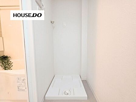 洗面室内に防水パン付きの洗濯機置場を確保。浴室に近く、洗濯から入浴までスムーズな家事動線です。