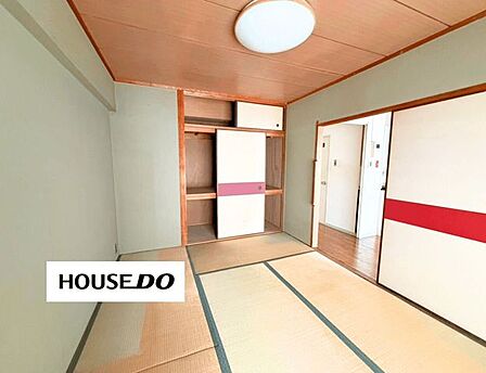 くつろぎの和室は、客間や寝室、家事スペースなど多目的に活用可能。押入収納付きです。