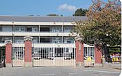 小学校「早島町立早島小学校まで349ｍ」