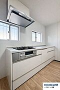 大きなシンクと調理台で、キッチンでの作業がはかどります♪※写真はCG加工により家具などを削除しています。