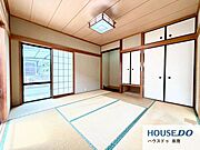 LDKに隣接した和室は来客時の客室としても利用できますし、お子様のプレイルームやお昼寝にも利用可能な最適なお部屋です。