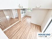 日当り良好のリビング。明るい空間です♪※写真はCG加工により家具などを削除しています。