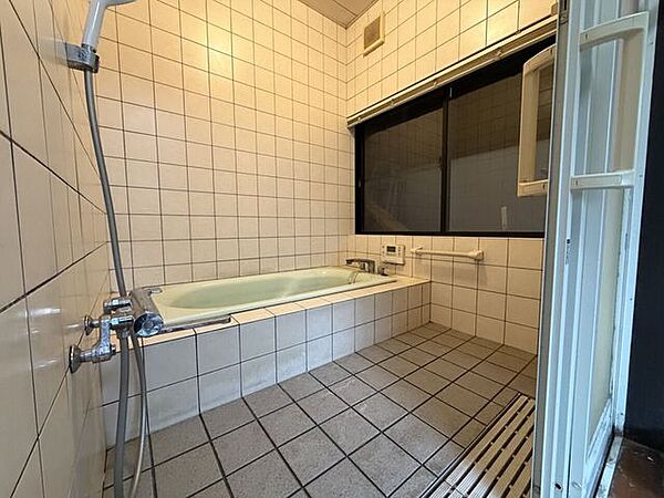 浴室を拡大表示