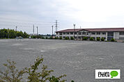 小学校「富士市立青葉台小学校まで812m」