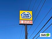 コンビニ「ミニストップ富士石坂店まで417m」