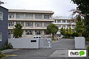 小学校「富士市立丘小学校まで467m」