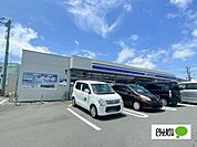 コンビニ「ローソン富士浅間上町店まで817m」