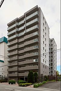 外観:・大阪メトロ御堂筋線「中津」駅徒歩9分・2004年1月築。 外観:・大阪メトロ御堂筋線「中津」駅徒歩9分・2004年1月築。