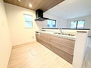 【Kitchen】広々キッチンスペース！開放感あるオープンカウンターキッチン！※同社施工事例