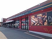 マルヨシセンター伊予店 350m