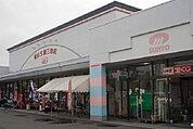 松山生協三津店 750m