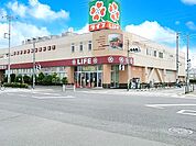 スーパー 800m ライフ六町駅前店