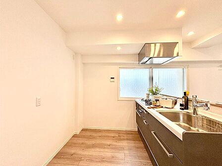 内装「無料オンライン相談」受付中!ゆとりあるキッチンスペースでお料理や食後の後片付けもスムーズに!