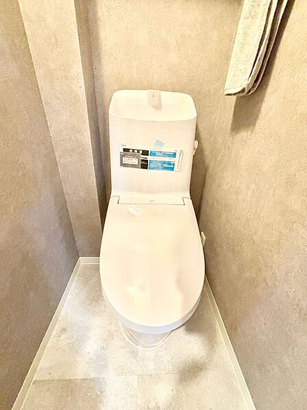 内装「無料オンライン相談」受付中!明るく清潔感のあるトイレです。