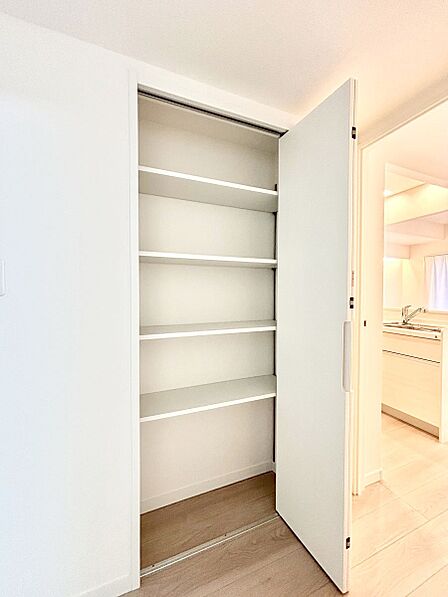 設備「無料オンライン相談」受付中！掃除道具や季節の小物を収納することができます。