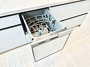 面倒な片づけは食洗機にお任せ！家事の負担が減って心と時間にゆとりができます。