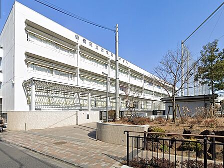 中学校 708m 板橋区立赤塚第二中学校