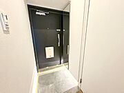 家族の帰宅やお客様をあたたかく迎える玄関  
