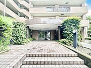 外観「無料オンライン相談」受付中！落ち着いた雰囲気のエントランス