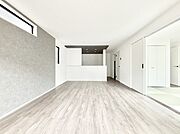 内装「無料オンライン相談」受付中！くつろぎのリビングダイニング。   