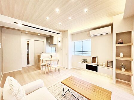 落ち着いた雰囲気のLDKは家族みんなの快適空間