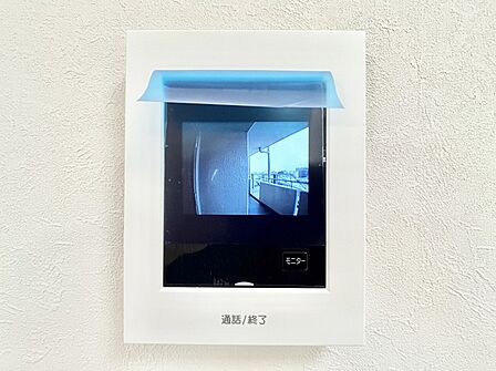 訪問者が一目でわかる安心のTVモニター付きインターホン。