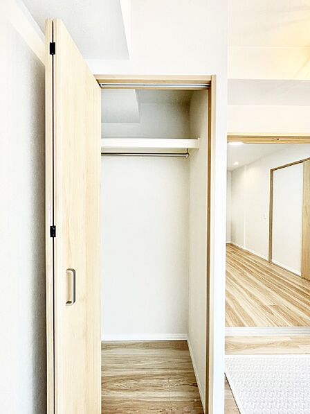 内装「無料オンライン相談」受付中！衣類や荷物などの収納に便利なクローゼット付き。