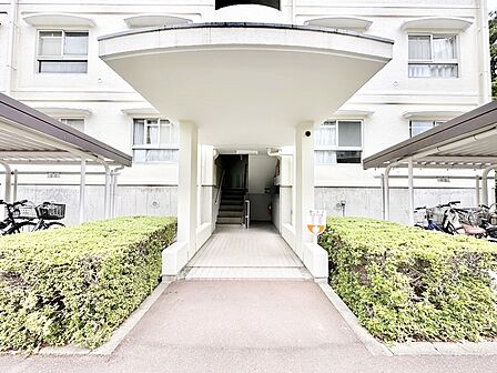 外観「無料オンライン相談」受付中！落ち着いた雰囲気のエントランス