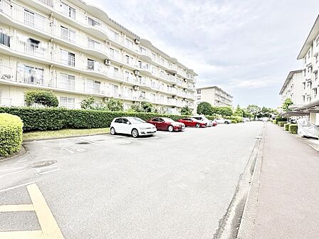 外観「無料オンライン相談」受付中！敷地内に駐車場施設