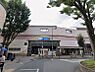 周辺：駅 80m 小田急線梅ヶ丘駅