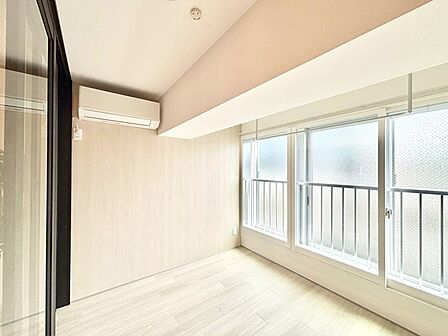 内装「無料オンライン相談」受付中!窓からのやさしい光が心地よいプライベートルーム