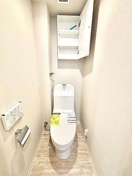 明るく清潔感のあるトイレです。
