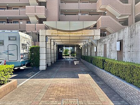 落ち着いた雰囲気のエントランス