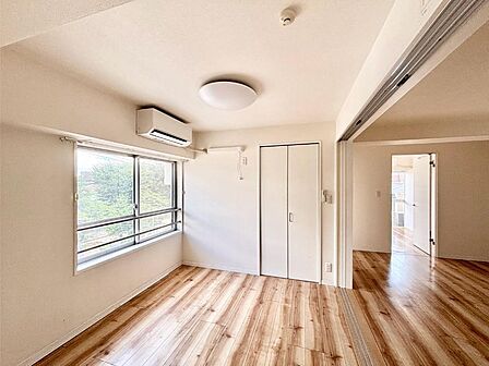 リビングと隣接している居室です