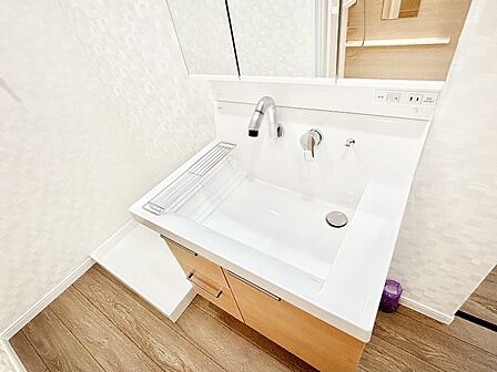 ハンドシャワー付き！使いやすい洗面台。