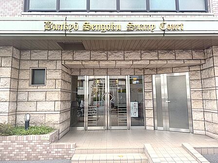 外観 綺麗なエントランスは、居住者を優しく迎えいれてくれます