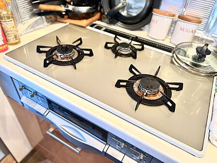 広くて使い勝手のよいキッチン、ご自慢のお料理で家族の笑顔が広がります