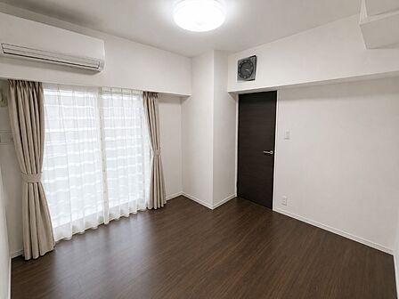 内装「無料オンライン相談」受付中！窓からのやさしい光が心地よいプライベートルーム