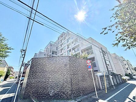 溢れる陽光でご家族の笑顔も輝く