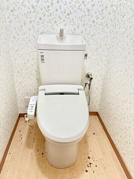 明るく清潔感のあるトイレです。