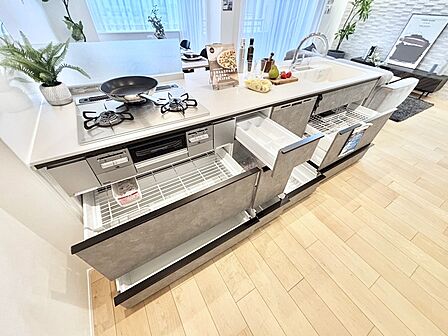 使いやすさを優先したスライド式収納タイプ！