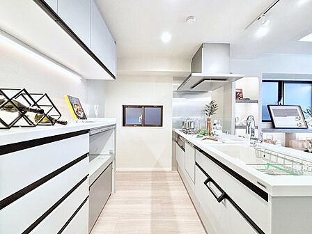 カップボード付き！たっぷりの収納力がキッチンをスッキリさせます