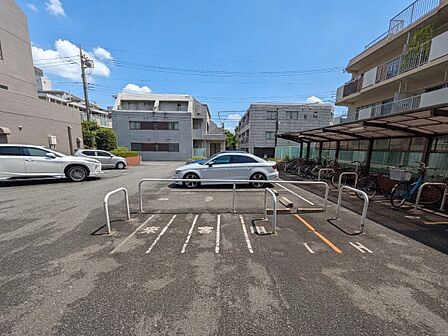 外観 敷地内に駐車場施設