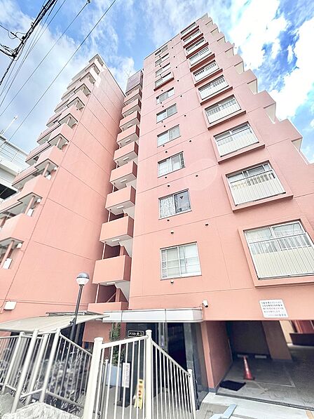 生活に便利な地に伸びやかな家族の生活風景を描く住まい